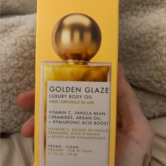 TRULY Vanilla Baby Hydrating Body Wash - Gold, Cream & Truly Oil. - Picture 4 of 4